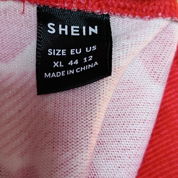 SHEIN Red and White Heart Checkered Crop Top - Picture 5 of 5